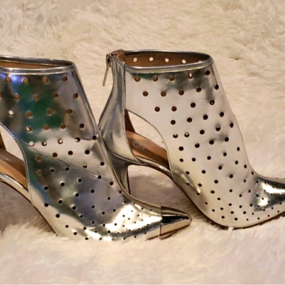 Victoria Secret Unique Angel Runway High Heel 👠 l Size 8B. NWOT. 4” Hee - Picture 3 of 11